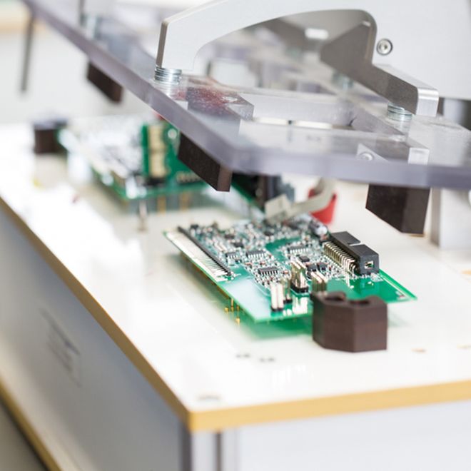 fertigung_baugruppen-pruefung_04.jpg (EA Elektro-Automatik GmbH & Co. KG)