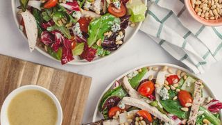 Low-carb eating patterns can meet, and sometimes even safely exceed, people’s nutrient needs. (Source: frei lizenziert)