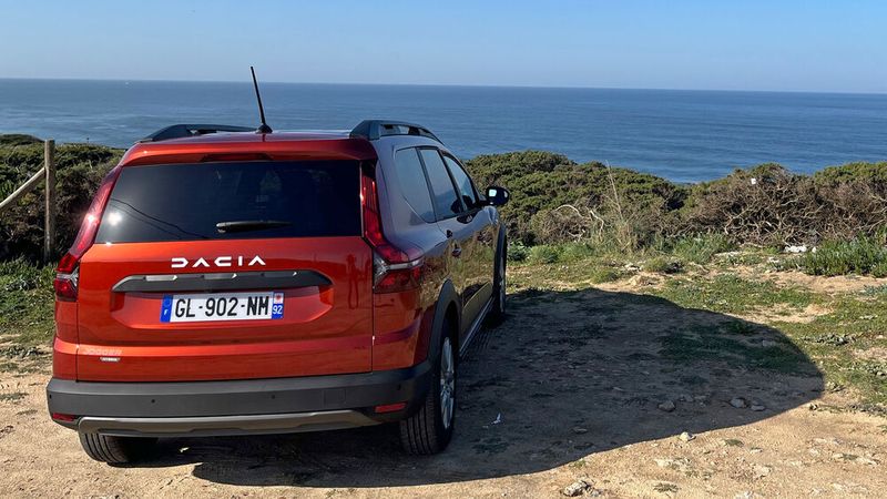 Am Heck sticht der neue Schriftzug hervor.  (Bild: Simon – »kfz-betrieb«)