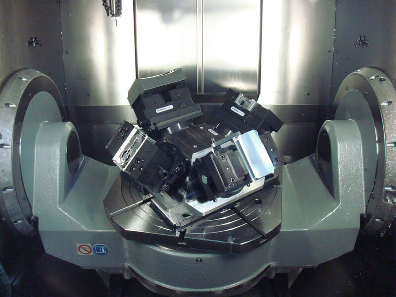 Das Bild zeigt eine individuelle Mehrfachspannung für 5-Achsen-Maschinen mit Pyramide und centrinos. (Bild: Gressel)