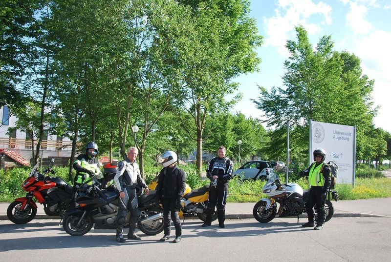 Noch schnell die IT-Start-up-Jungs and Girls an der Uni Augsburg verabschiedet. (Foto: Stephan Maderner)