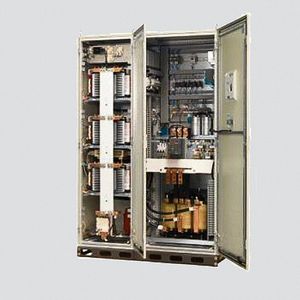 Umrichter des Typs Green Line 1000 halten Windkraftanlagen bei Spannungseinbrüchen am Netz.