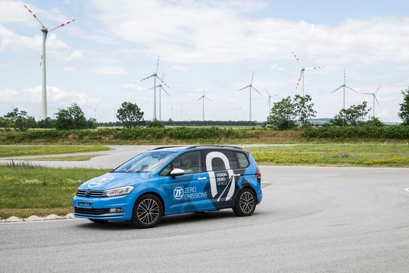 Das „Vision Zero Vehicle“ fährt elektrisch und teilautonom mit einer Vielzahl von Assistenzsystemen. (ZF Friedrichshafen)
