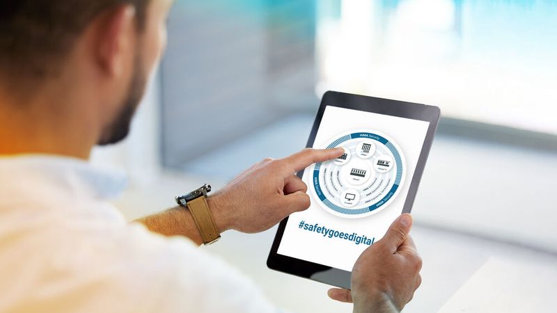 Automatisierte Tests für Sicherheitsfunktionen sind ein wichtiger Bestandteil der Digitalisierungsstrategie von Hima. Die Digitalisierung der funktionalen Sicherheit soll einen Mehrwert liefern und als ganzheitlicher Prozess erreicht werden: vom Engineering über den Betrieb bis hin zu Erweiterungen und Änderungen. (Bild: www.peopleimages.com / Hima)