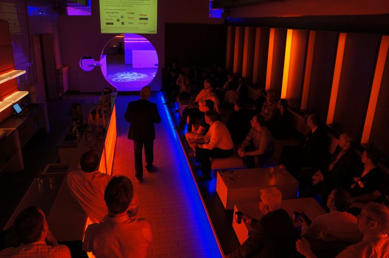 Der Vortragsraum war interessant gestaltet. (Bild: IT-BUSINESS)