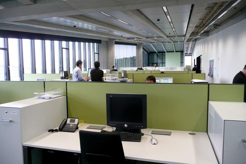 Ein Blick in die Büroräume verrät: alles ist großzügig und futuristisch geplant, mit modernster Ausstattung versehen, so dass die Kommunikationswege kurz und die Arbeitsabläufe sich einfach gestalten. (Archiv: Vogel Business Media)