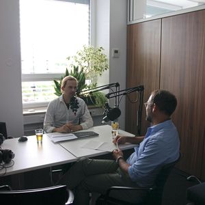 „Ich bin der Meinung, das Thema heißt Transparenz: Was will man erreichen? Was sind die relevanten Kriterien? Einigkeit über das Ziel und ein bisschen Mut sind gefragt!“ - Daniel Goebel, Sales Director Aftermarket, Compressor Solutions EMEA bei EagleBurgmann (r.) im Gespräch mit PROCESS-Redakteur Dominik Stephan.(Bild:  PROCESS)