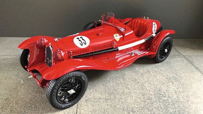 Alfa Romeo 8C Monza – ein bis ins kleinste Detail aufwendig gearbeitetes Modell im Maßstab 1:5, entstanden in 3.000 Stunden Handarbeit; Limit: 37.000 Euro (Lot 86). (Bild: Ni-Cola Classics )