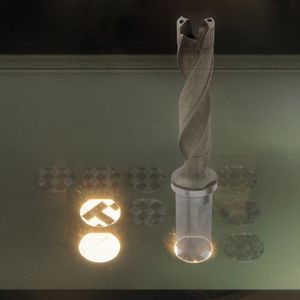 Herstellung von Grundkörpern für den Schneidplattenbohrer QTD mit dem 3D-Lasersinterverfahren.