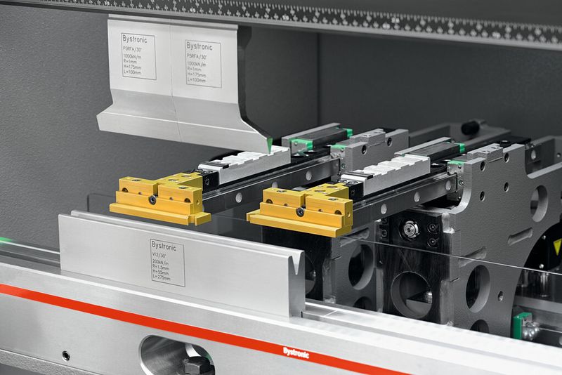 Impressionen von der Abkantmaschine Xpert 40. (Bild: Bystronic)