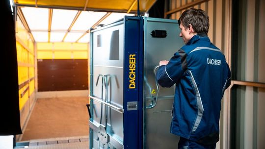 Die Retail Box von Dachser und anderen Entwicklungspartnern ist ein neuartiges Mehrwegsystem für Güter, die bisher nicht oder nur mittels Einweg-Transportverpackungen die Prozesse und Vorzüge eine Stückgutnetzwerks nutzen konnten.(Bild:  Dachser)