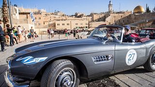 1.000 Meilen Fahrstrecke, 3.000 Jahre Geschichte, 42 automobile Kostbarkeiten, fünf Tage lang auf dem Weg durch Israel. Ein friedlicher und unvergesslicher Corso durchs Heilige Land. (Foto: BMW/Gudrun Muschalla)