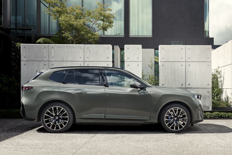 The X5 has grown to a length of 4.99 meters. (Source: BMW)