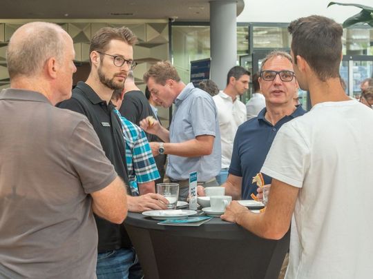 Gespräche im Innovation Café.(Bild:  Strobl GmbH)