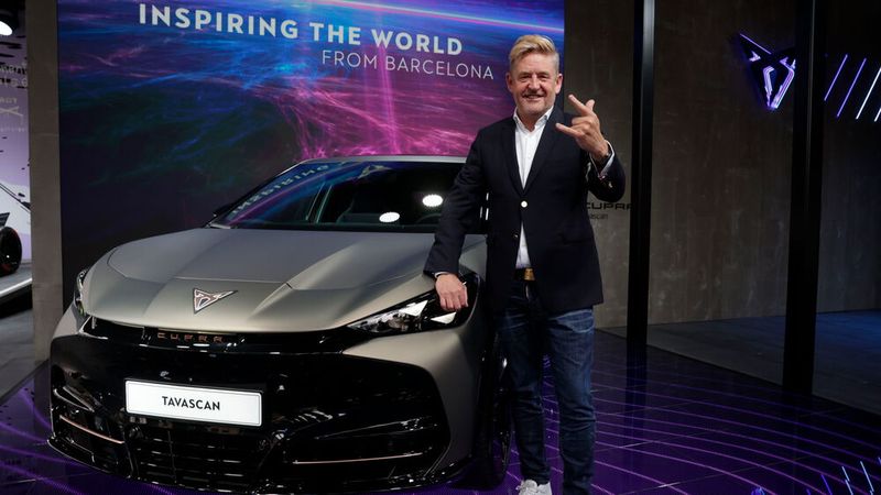 Vorgestellt hat das Modell Cupra-Chef Wayne Griffiths auf der Automesse in Barcelona. (Bild: Seat)