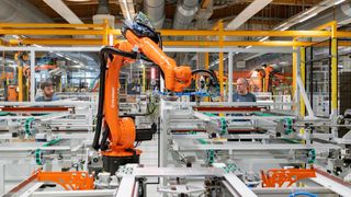 Modulproduktion in der neuen Solarwatt-Fertigung in Dresden.  (Solarwatt)