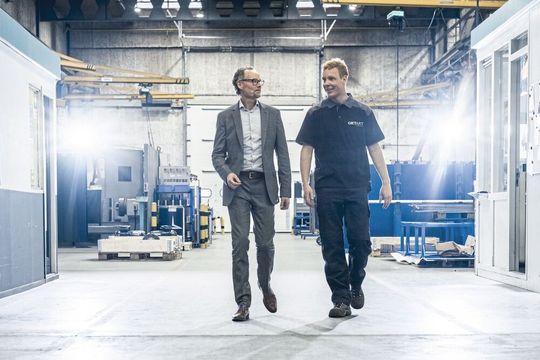 Stephan Toxopeüs, li., CEO der Kaltenbach Gruppe: «Gefragt sind Lösungen, die Produktivität, Flexibilität und Prozesssicherheit gleichermassen erhöhen.»(Bild:  Kaltenbach)