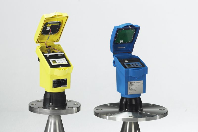 2 Opfer von Produktpiraterie ... werden zunehmend Produkte aus dem Investitionsgüterbereich. Mit dem Plagiarius 2005 bedacht wurde beispielsweise ein chinesisches Unternehmen, das ein Messgerät eines Unternehmens aus Schiltach / Schwarzwald (VEGA Grieshaber KG) nachgebaut hat. (Archiv: Vogel Business Media)