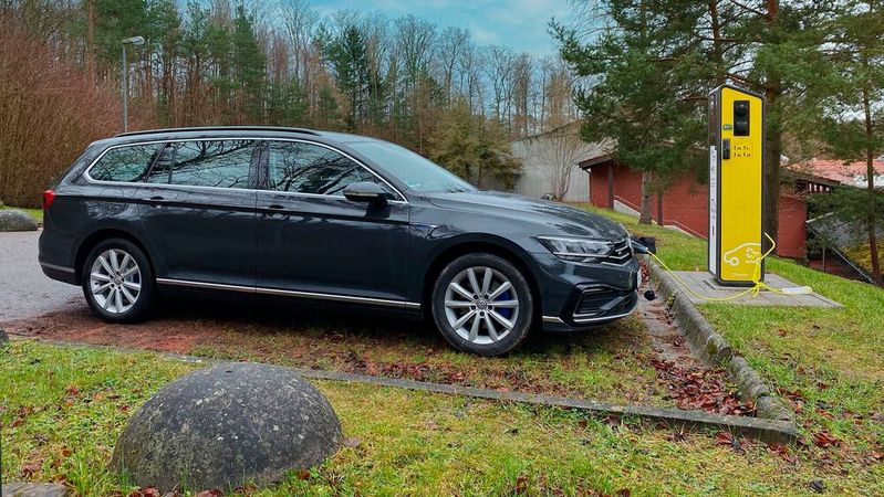 Das Ladeangebot für Stromer ist noch nicht ausreichend. Vor allem in Hessen können E-Autos verhältnismäßig schlecht Strom tanken.(Bild:  gemeinfrei /  Pixabay)