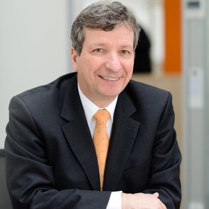 „2014 war ein gutes Jahr für Weidmüller. Wir haben unseren Wachstumskurs fortgesetzt und erneut ein Plus über dem Branchendurchschnitt erzielt“, sagte Vorstandsvorsitzender Dr. Peter Köhler auf der Jahrespressekonferenz im Rahmen der Hannover Messe 2015.