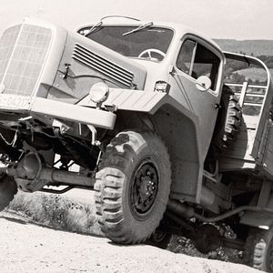 Ein LG 315, also die Militärvariante der Baureihe 304, bei der Erprobung in Gaggenau am sogenannten „Sauberg“. (Bild:  Mercedes-Benz AG)