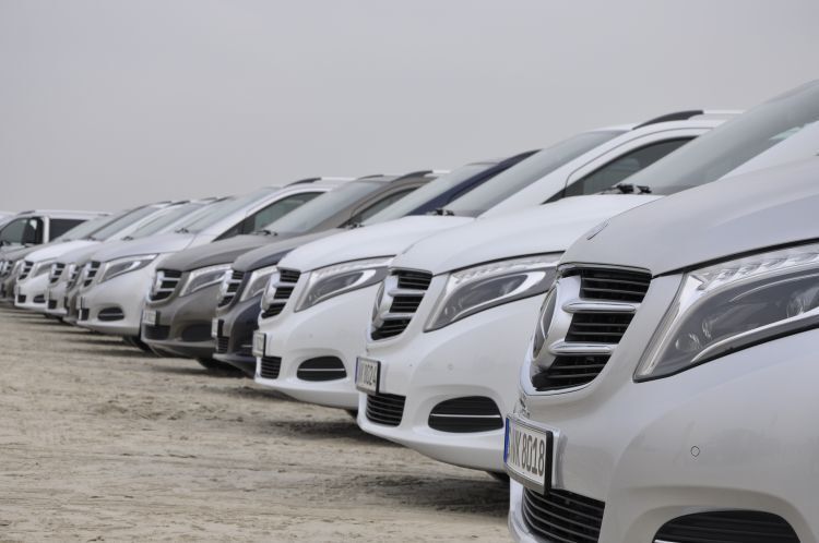 Mercedes spendiert der Großraumlimousine viel Luxus im Innenraum und modernere Pkw-Technik.  (Foto: Richter)