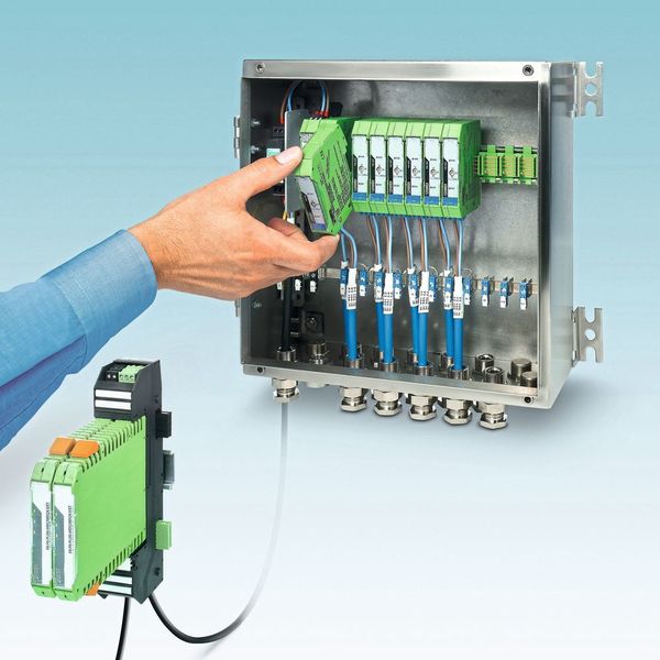 2007: After Interbus, the company’s own fieldbus already developed in 1987, it now also has Profibus PA and Foundation Fieldbus. Modular field device couplers are the first products for digital communication in process automation.  (Phoenix Contact)