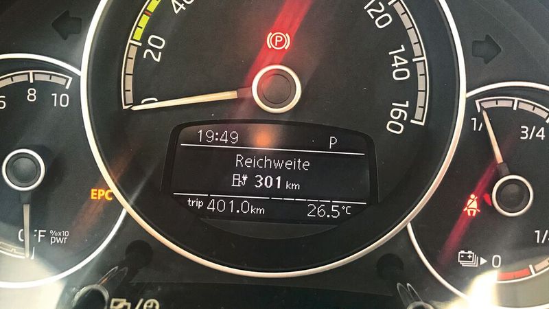 Reichweite 301 Kilometer! Der Citigo-E rekuperiert ordentlich, sodass man mit dem entsprechenden Fahrprofil die Reichweite hochtreibt. Ein Perpetuum Mobile ist das Auto freilich nicht. (Bild: Grimm/»kfz-betrieb«)