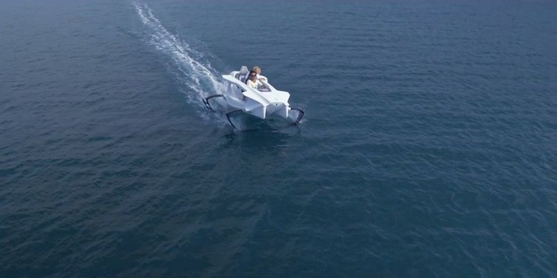 Zum Abheben – das elektrische Tragflächenboot Quadrofoil (Quadrofoil)