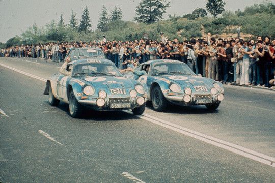 Selbst die rauhen Pisten Afrikas konnten den Erfolg der Alpine A 110 als Rallye-Ikone nicht bremsen. (Foto: Renault)
