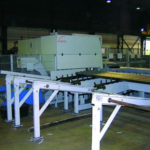 Bild 2: Das Vorlagermagazin dient der automatischen Beschickung der Kreissäge mit gleichen oder unterschiedlichen Materialstäben.