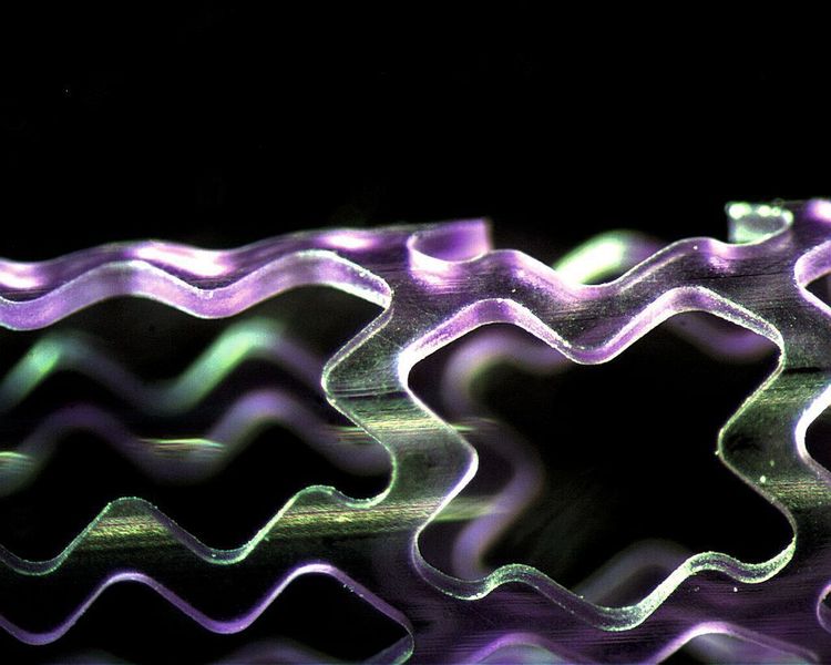 PLGA-Demonstratorbauteil mit einer Wandstärke von 250 µm, geschnitten mit einem Femtosekundenlaser mit minimaler Wärmeeinflusszone. Bild: Rofin (Archiv: Vogel Business Media)