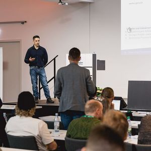 Der Beitrag von Johannes Toloczyki von Bosch Rexroth sorgte für interessierte Nachfragen. (Bild:  Stefan Bausewein/VCG)