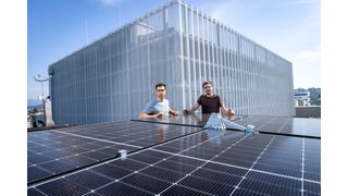 Das Solar-Modul FLAPTrack steht am Dach eines Bürogebäudes am Campus Inffeldgasse der TU Graz. (Bild: Lunghammer - TU Graz)