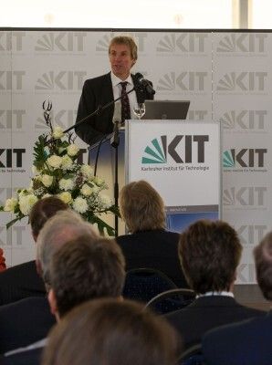 Prof. Holger Hanselka: „Um die Energiewende in Deutschland voranzutreiben, gehören erneuerbare Energien, Energiespeicher und Netztechnologien zu unseren klaren Prioritäten“ (Bild: Patrick Langer, KIT)