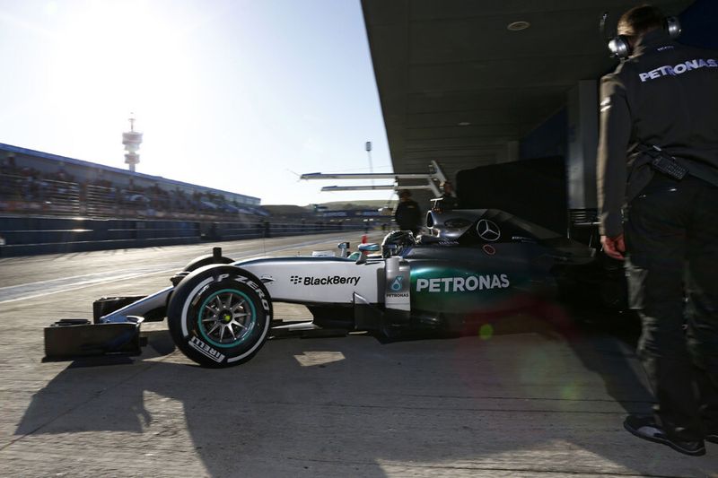 Los geht's: Die ersten Runden im neuen Rennwagen. (Bild: Mercedes AMG Petronas)