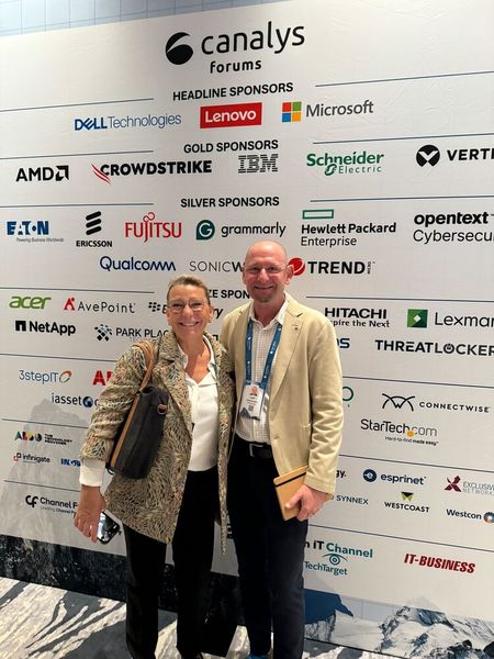 Valerie Huet mit Len Doevendans, Hitachi Vantara (Bild: Vogel IT-Medien)