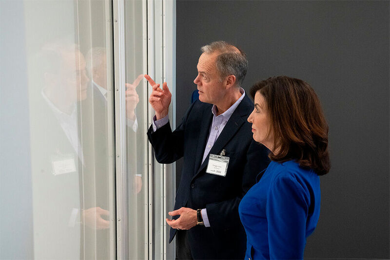 Gregg Lowe, CEO of Wolfspeed, shows Gov. Kathy Hochul the manufacturing process and cleanroom at Wolfspeed’s Silicon Carbide fabrication facility in Marcy, New York.  (Wolfspeed)