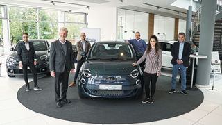 Das Team vom Autohaus Griesbeck bietet den Gebrauchtwagenkunden das gleiche Kauferlebnis wie Neuwagenkäufern. (Bild: Autohaus Griesbeck)