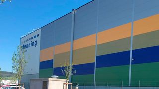 Im 2023 ans Netz gegangene hochmoderne Distributionszentrum „Multicube Osthessen“ in Mecklar bei Bad Hersfeld arbeitet Pfenning Logistics für Nestlé Deutschland.  (Bild: Maienschein)