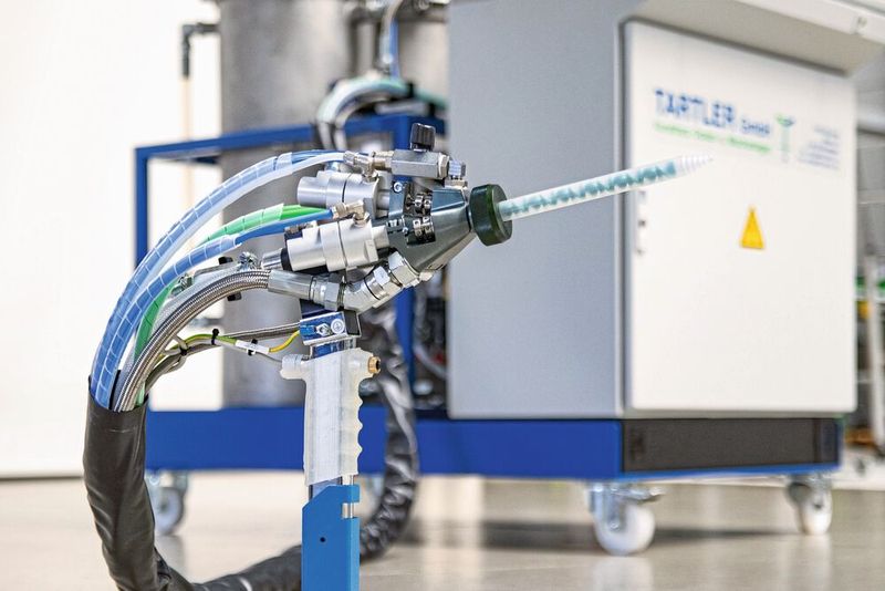 Die neue MDM plus von Tartler ist mit dem Mischkopf LC5/3 ausgestattet. Er lässt sich mit rotierenden Einwegmischern aus Kunststoff bestücken – womit die Notwendigkeit entfällt, flüssige Spülmittel einsetzen zu müssen. (Bild: Tartler)