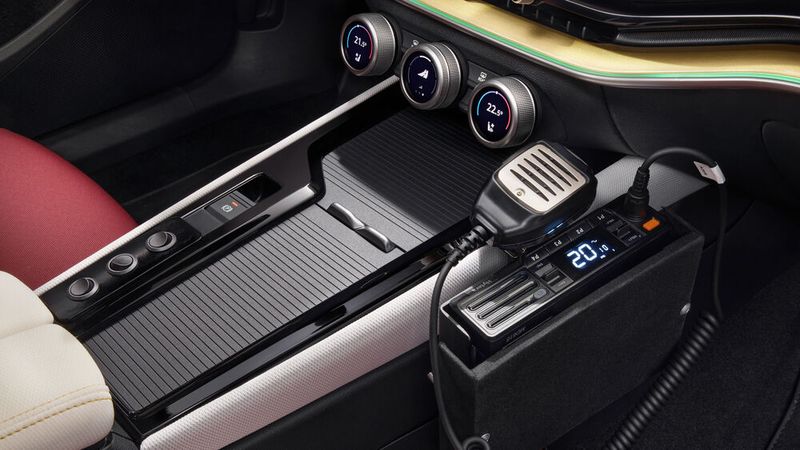 Zur Kommunikation innerhalb des Radrenn-Teams ist ein Funkgerät installiert. (Skoda Auto)