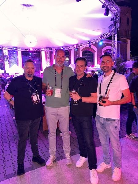 Die Jungs sind gut drauf: (v. l.) Kai Lehmann (Kiebel), Stefan Benjamins (Privatier), Michael Kiebel und Andreas Lang (Kiebel) (Bild: Vogel IT-Medien)