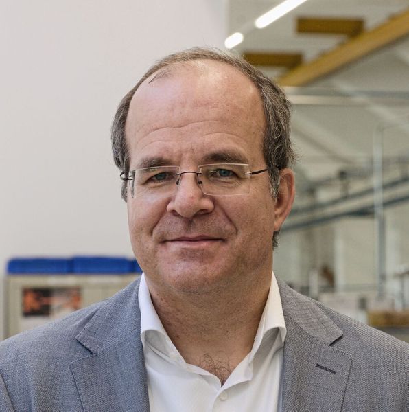 Cornelius Wecht: „Die umfassende Datenbank StuderTechnology Integrated stellt auch dem unerfahrenen Schleifer sämtliche Parameter bereit, um von Beginn an sachgerecht auf die gewünschte Genauigkeit und Oberflächengüte schleifen zu können.“  (Bild: Studer)