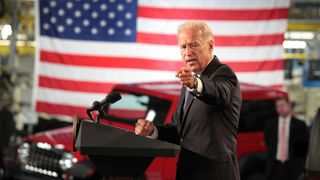 Joe Biden hat für seine Amtszeit als Präsident viele Baustellen. Eine ist die Zukunftsfähigkeit der Automobilindustrie. (Bild: Chrysler)