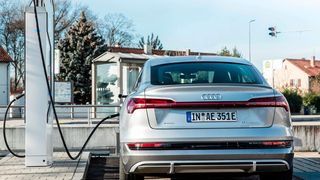 Audi plant einem Medienbericht zufolge ein eigenes Ladenetz für seine Kunden. (Audi)