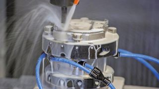 Bild 1: Die Klingen für Gartenscheren werden jetzt spanend hergestellt. Die Zykluszeiten betragen im Durchschnitt 40 s. (Bild: Haas)