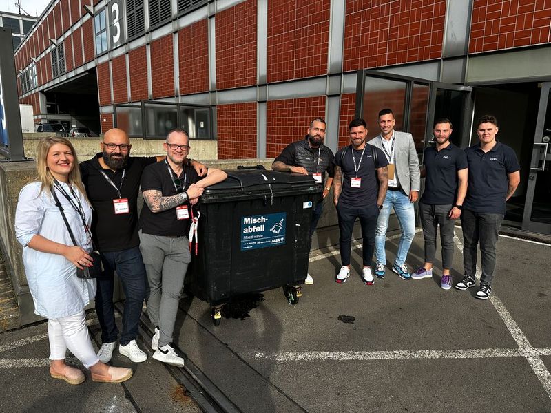 Wer hat sich denn hier zwischen dem Norton und BAB Team versteckt? (Bild: Vogel IT-Medien)