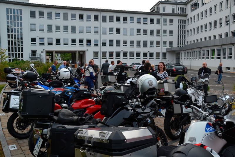 Die Motorradtour startete am 18. Juli um 8:45 Uhr am Campus der Vogel Communications Group in Würzburg. (Michel/»kfz-betrieb«)