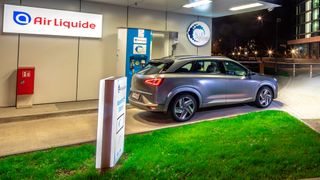 Für Brennstoffzellenfahrzeuge gibt es aktuell noch kaum grünen Wasserstoff. (Bild: Hyundai)